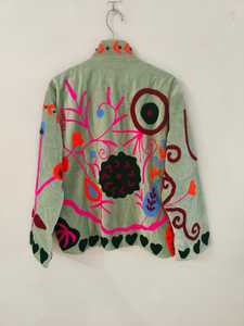 Veste en velours brodée Suzani bohème, art floral vibrant, manteau unique de style folklorique, vêtement d'extérieur coloré, veste brodée Suzani - Product Image 6