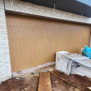 Porte <span class=keywords><strong>de</strong></span> <span class=keywords><strong>garage</strong></span> sectionnelle en aluminium à grain <span class=keywords><strong>de</strong></span> bois, directement <span class=keywords><strong>de</strong></span> l'usine, silencieuse, antivol, à levage électrique, pour villa - Product Image 2