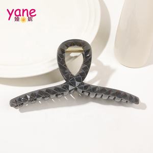 Pinza de plástico para el pelo con diseño de diamantes para mujer, garra grande de 13cm, personalizada, venta al por mayor - Product Image 4