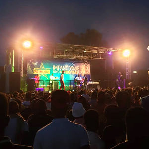 SINOSWAN ST100 Palco Mobile su Rimorchio Idraulico 33x30ft 10x9m per Concerti e Manifestazioni Evangeliche per 5000-10000 Persone - Product Image 2