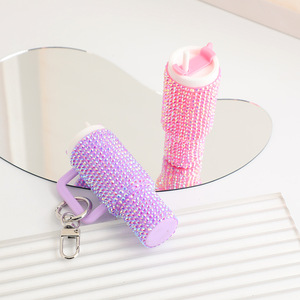 Eleva <span class=keywords><strong>tu</strong></span> estilo con nuestro llavero mini tumbler brillante, el soporte definitivo para lápiz labial y el regalo perfecto para el Día de la Madre. - Product Image 2