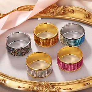 Anneaux de serviette de luxe décoratifs en diamants pour la décoration de table de fête et d'hôtel - Product Image 1