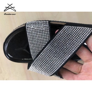 Moda <span class=keywords><strong>donna</strong></span> <span class=keywords><strong>Glitter</strong></span> strass <span class=keywords><strong>scarpe</strong></span> pantofole estive sandali <span class=keywords><strong>donna</strong></span> <span class=keywords><strong>scarpe</strong></span> - Product Image 6