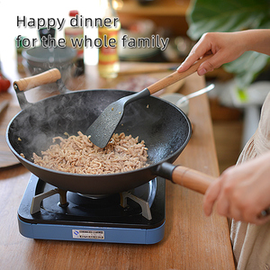 Wok antiadherente, venta directa de fábrica, wok para freír de hierro fundido presazonado con tapa de madera para <span class=keywords><strong>restaurante</strong></span> o uso doméstico - Product Image 4