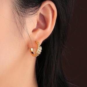 ต่างหูรูปตัวซีของผู้หญิงทันสมัยสุดหรูรูปกระดูกงูประดับเพชรเต็มรูปแบบดีไซน์รูปทรงเรขาคณิตของช่องเฉพาะของขวัญเพทายที่ทันสมัย - Product Image 2