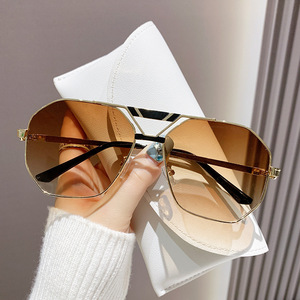 Lunettes de soleil polygonales anti-UV, nouvelle collection haut de gamme, monture creuse, verres dégradés, lunettes de luxe pour homme - Product Image 1