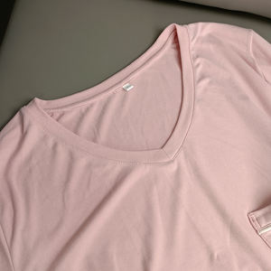 Vestido de pijama de una pieza cómodo y esponjoso de lujo para mujer con cuello en V elegante transpirable de punto de seda de leche para el verano - Product Image 6