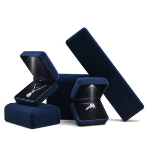 Caja de Joyería Elegante Personalizada, Empaque de Lujo con Luz LED - Product Image 4