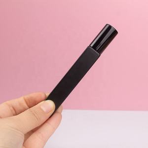 Venta al por Mayor de Botellas de Perfume Rectangulares Pequeñas de Vidrio Negro Mate de 10 ml, Envases Cosméticos Cuadrados con Serigrafía - Product Image 6