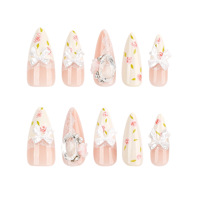 Vente en gros de faux ongles en acrylique de style français |   Charmes personnalisables en dentelle rose nude avec nœud 3D et strass, forme amande, longueur longue