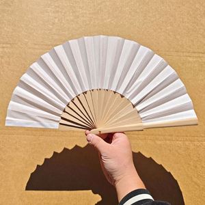 Éventail pliant portable en bois de haute qualité, personnalisé, en bambou et papier, avec technique de peinture - Product Image 5