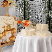 Cosmo Celebrations – Ensemble de présentoirs pliables à 4 niveaux réglables en hauteur, panneaux en PVC légers et robustes, pour buffet et desserts
