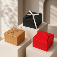 Boîte cadeau en papier kraft à étiquette privée, boîte d'emballage carrée avec logo personnalisé, bord festonné, boîte à bijoux avec ruban, OEM ODM en gros