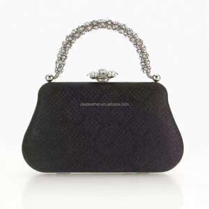 Nuevo Bolso de Mano de Moda 2025 para Mujer, con Cadena Dorada, Diseño Cuadrado, Ecológico, de PU, con Cierre Magnético, de 1 a 1.9 Litros, para Eventos Nocturnos - Product Image 3