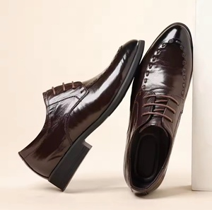 Mocassins en cuir pour hommes, imperméables, antidérapants, légers, à motif floral intemporel, pour le bureau, la carrière, les occasions habillées, à enfiler, à bout fermé, pour mariage - Product Image 1