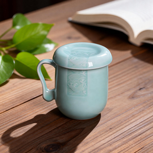 Tazza da Tè di Lusso in Porcellana Longquan Celadon con Infusore e Coperchio, 300ml, Design a Onde Marine, Fatta a Mano - Product Image 1