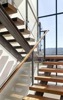 Escaliers modernes à double quille de qualité supérieure pour escalier Mono Stringer visible en bois moderne d'intérieur pour Villa