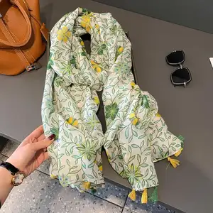 Fabricant de nouvelles écharpes en coton imprimé de fleurs châles pour femmes motif floral écharpe en voile de coton châle hijab musulman avec pompon