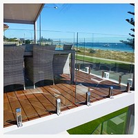 Kit complet de garde-corps en verre Prima Railing avec panneaux de verre, supports et quincaillerie, installation facile
