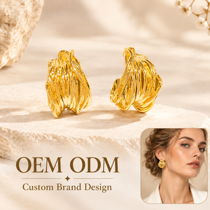 Pendientes de aro minimalistas de acero inoxidable chapados en oro con diseño trenzado de varias bandas, venta al por mayor OEM/ODM, joyería para mujer - Product Image 1