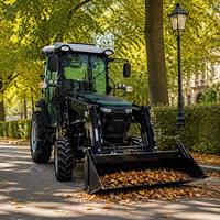 Trattore a 4 ruote motrici da 50 CV omologato UE con caricatore frontale, motore diesel e pompa, certificato E-MARK per lavori agricoli europei - Alta qualità