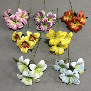 Fleur artificielle en soie Yixuan, petite fleur de lys à trois têtes, décoration de mariage et de maison - Product Image 2