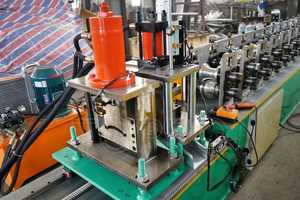 ماكينة السياج المعدني Palisade مع وحدة القطع الهيدروليكية ، آلة التفكيك الأوتوماتيكية وصانع التشكيل الجانبي الأمني - Product Image 2