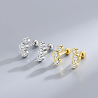Zierliche 14K Vergoldete 925 Sterling Silber Graduierte Fassung Flache Ohrstecker 925 Silber Dreifach Runde Stein-Ohrstecker