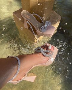 Sandalias de tacón súper alto con tacón grueso y hebilla de una sola tira, con diamantes de imitación transparentes y lazo de lujo, novedad 2023 - Product Image 2