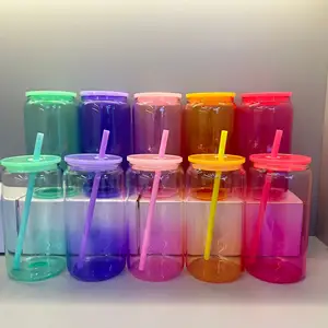 أكواب BORGE الزجاجية الشفافة 16 أونصة الملونة بغطاء ملون من البلاستيك وقشة