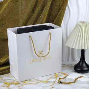 High Quality Handle Paper <b>Bag</b> Customized Logo Eco-Friendly Recyclable Luxury Handle Reusable Shopping Paper <b>Bags</b> for Packaging - Product Image 3