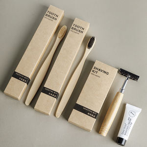 Ensemble d'articles de toilette d'hôtel écologiques personnalisés en gros, kit dentaire en bambou, kit de rasage, bonnet de douche en amidon de maïs pour les voyages - Product Image 1