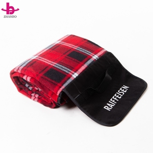 Manta de Picnic Impermeable de Forro Polar 100% Poliéster con Diseño Geométrico a Rayas, en Bolsa con Asa, para las Cuatro Estaciones - Product Image 3