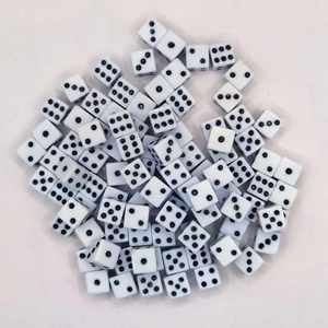 1 Bolsa de 1000 Piezas de Dados Poliédricos de Diseño Nuevo para Juegos, Mini Dados Acrílicos de 8mm, Coloridos D6 - Product Image 3