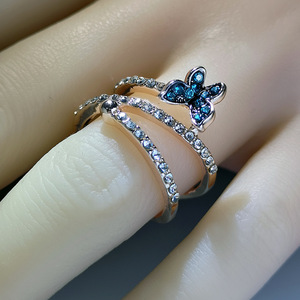 Anello a forma di farfalla blu per donna, anello creativo alla moda - Product Image 2