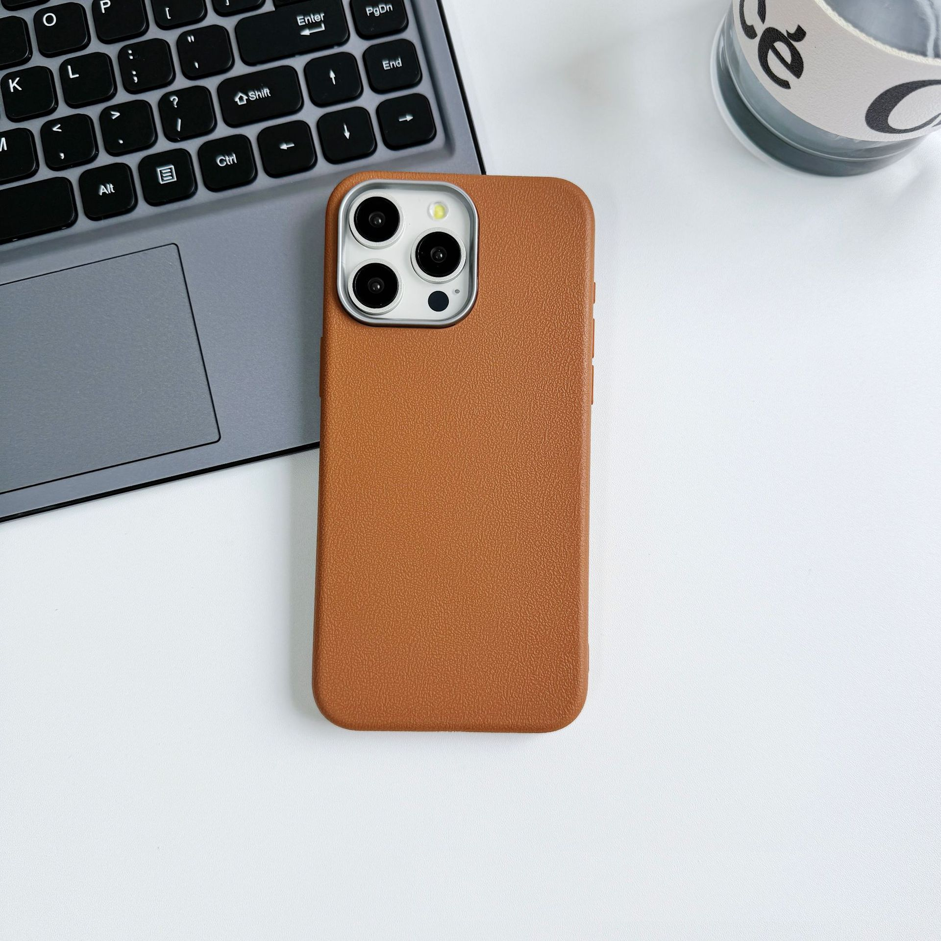 สีน้ำตาล