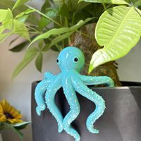 SWAITE Pot de fleurs suspendu fait main et peint à la main, avec une magnifique statue réaliste de pieuvre bleue en résine, pour la décoration intérieure