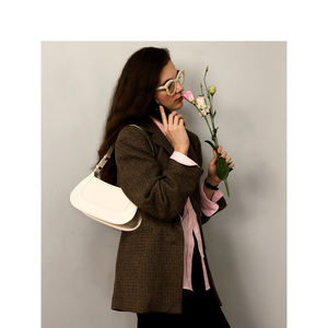 Fabricantes personalizados wholebag moda color sólido axila mujer bolso de hombro hecho a mano - Product Image 3