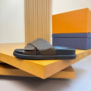 Nouvelles pantoufles de luxe modèle 2026 avec impression de lettres, sandales de skateboard pour l'été, sandales décontractées en cuir - Product Image 4
