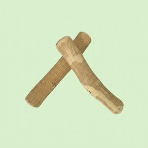 Palo de Madera Natural Resistente para Perros - Juguete Ecológico y Seguro para Limpiar los Dientes y Hacer Ejercicio, Tamaño Mediano, Uso Interior/Exterior - Product Image 1