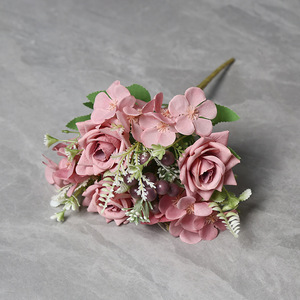 Venta al por mayor <span class=keywords><strong>esquina</strong></span> Rosa falso ramo <span class=keywords><strong>de</strong></span> <span class=keywords><strong>flores</strong></span> silvestres decoración del hogar boda <span class=keywords><strong>de</strong></span> mano mezcla <span class=keywords><strong>de</strong></span> <span class=keywords><strong>flores</strong></span> artificiales baya - Product Image 6