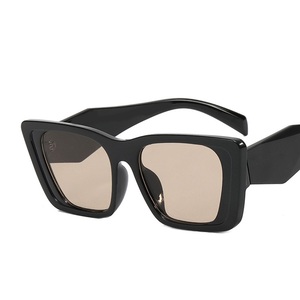 Lunettes de soleil carrées rétro de haute qualité, très tendance, à forme concave, pour le street style et la photographie - Product Image 2