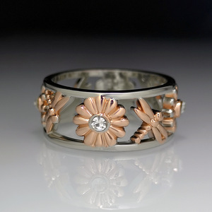 Anello Bicolore con Libellula e Motivi Floreali per Donne, Anello da Dito Creativo e alla Moda - Product Image 4