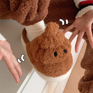 XIXITIAO RTS Pantoufles de haute qualité marron en forme de <span class=keywords><strong>caca</strong></span>, <span class=keywords><strong>chaussures</strong></span> pour hommes, pantoufles en peluche mignonnes pour adultes, chauffe-pieds amusants pour l'intérieur - Product Image 3