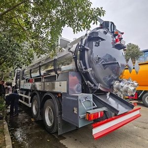 รถดูดฝุ่นและทำความสะอาดท่อระบายน้ำ HOWO 8x4 พร้อมฟังก์ชั่นขจัดสิ่งอุดตันและปล่อยน้ำเสีย - Product Image 3