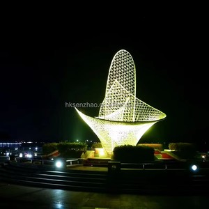 Escultura Metálica de Arte Moderno Senzhao, Forma Irregular, Chapada en Oro, Soldada, Decorativa para Exteriores, Diseño Abstracto - Product Image 1