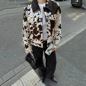 Giacca da <span class=keywords><strong>uomo</strong></span> in <span class=keywords><strong>pelle</strong></span> di lusso stile streetwear, con stampa animalier (mucca), in <span class=keywords><strong>pelle</strong></span> bovina, con cerniera, modello cropped, da motociclista/<span class=keywords><strong>biker</strong></span> - Product Image 3