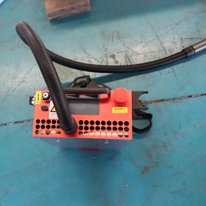 Décapant laser de style sac à dos à bas prix, machine de nettoyage laser pulsé 200W pour le nettoyage des surfaces moulées, le nettoyage du métal et du bois - Product Image 3