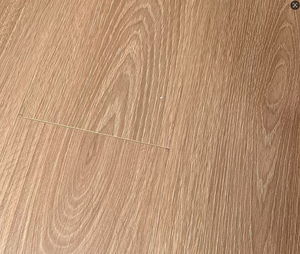 Plancher <span class=keywords><strong>stratifié</strong></span> imperméable de bonne qualité 8 mm 10 mm Plancher <span class=keywords><strong>stratifié</strong></span> à grain de bois clair - Product Image 5