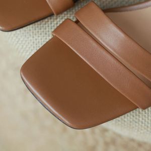Sandales d'été élégantes et sexy pour femmes, en cuir, à bout carré, talon épais de 6 cm, avec bride à la cheville et boucle, tendance mode - Product Image 4